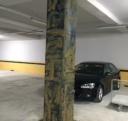 FRP güçlendirme öncesi betonarme kolon yüzeyindeki hasar ve bozulma durumu